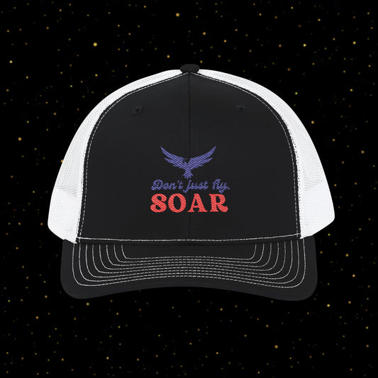 Steigen Trucker-Kappe — "Don't Just Fly, SOAR"