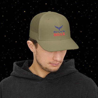 Steigen Trucker-Kappe — "Don't Just Fly, SOAR"