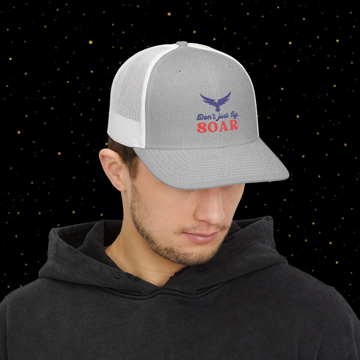 Steigen Trucker-Kappe — "Don't Just Fly, SOAR"